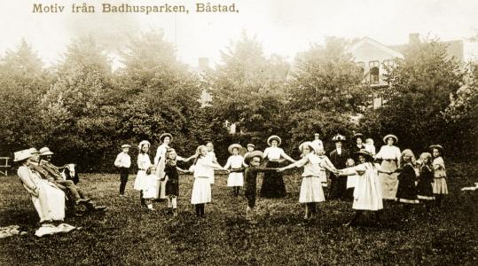 Dans i det gröna i Badhusparken, Båstad